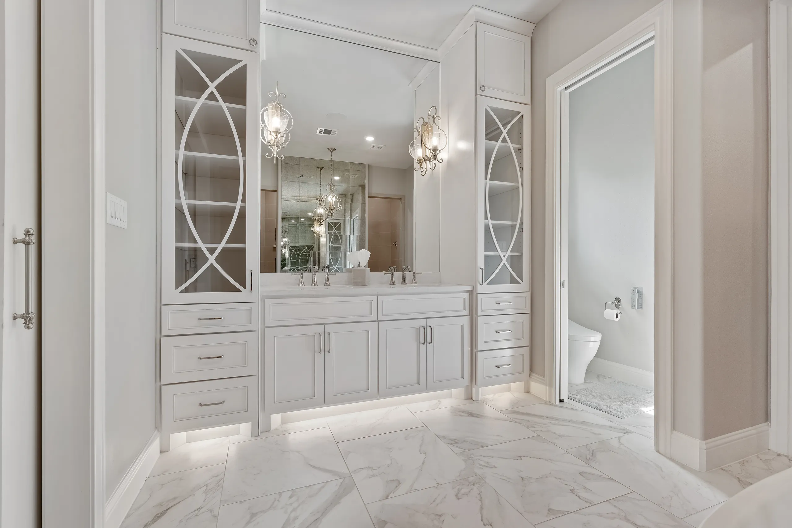 Dual-vanity bath with custom cabinetry