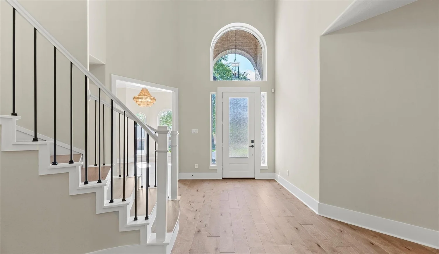 Two-story arched entry foyer